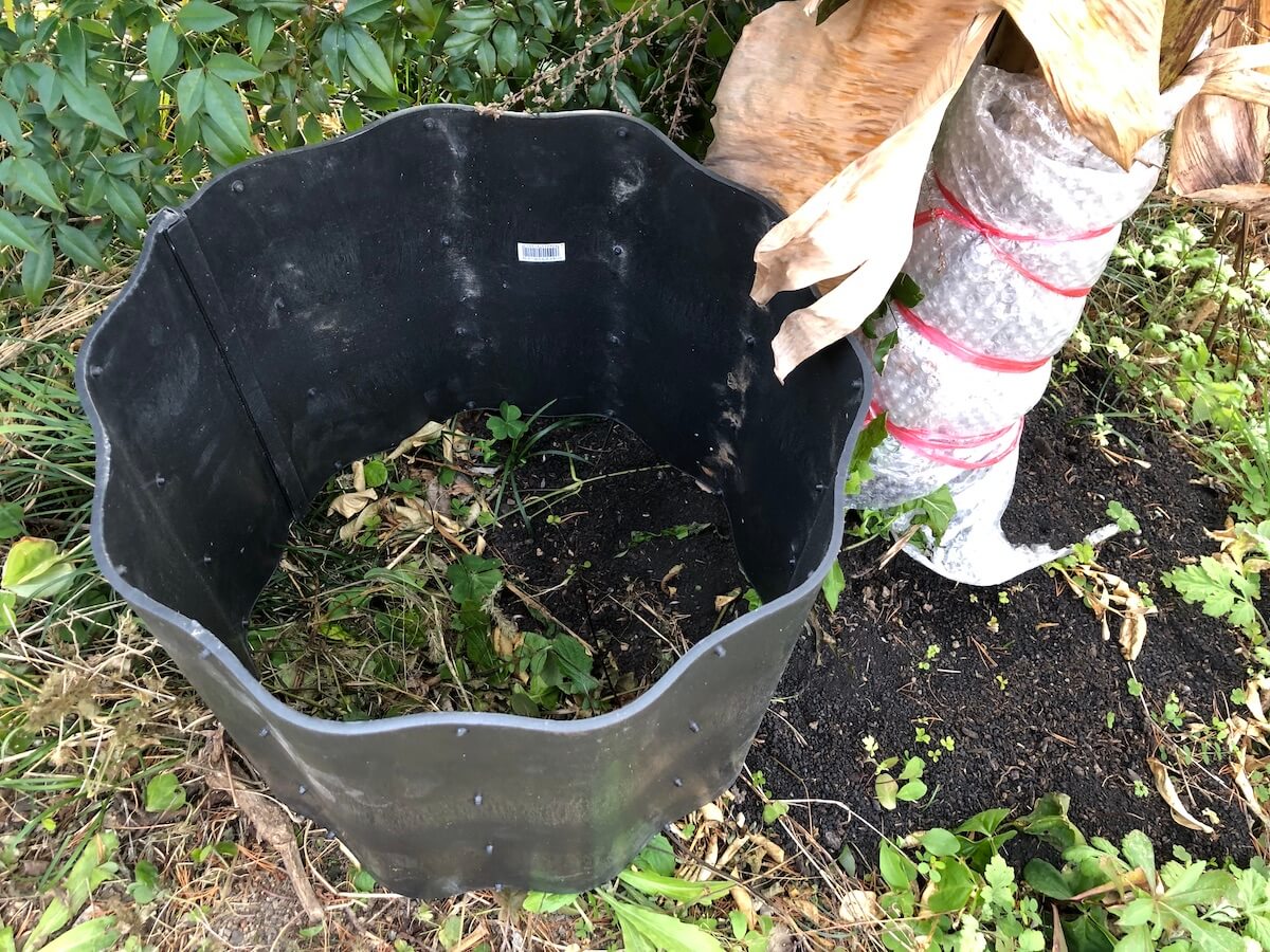 畦板で土を乗せる準備をした写真